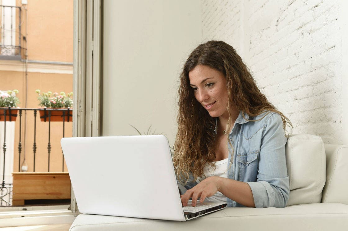 mujer estudiante de unir