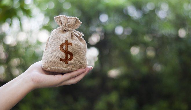 Pocket money and place it on the highest point in the park to request investment loans planned in the future