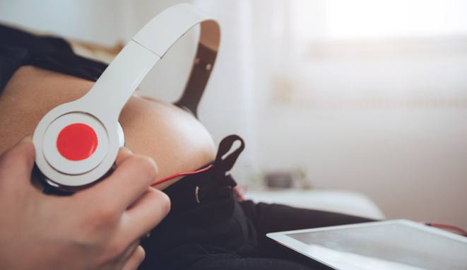 Pregnant woman plays music to her unborn