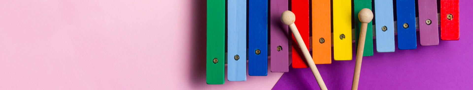 Método Kodaly; xilófono y fondo colorido