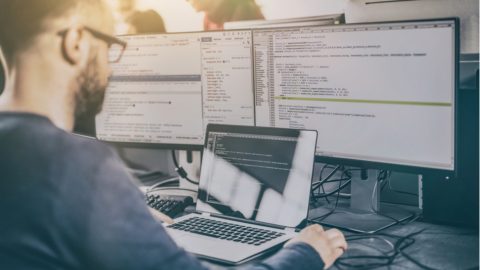 ¿Qué es un full stack developer? Funciones y requisitos | UNIR