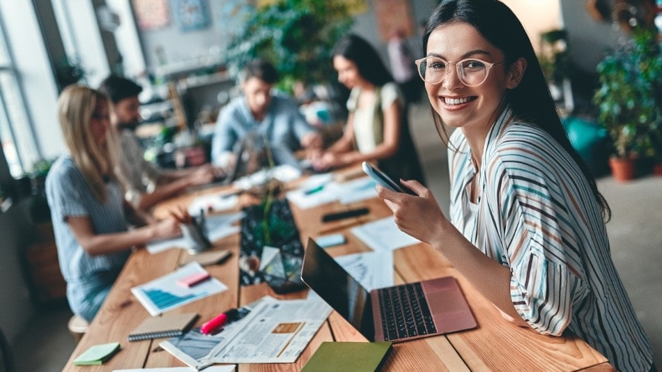 Social media manager en la oficina