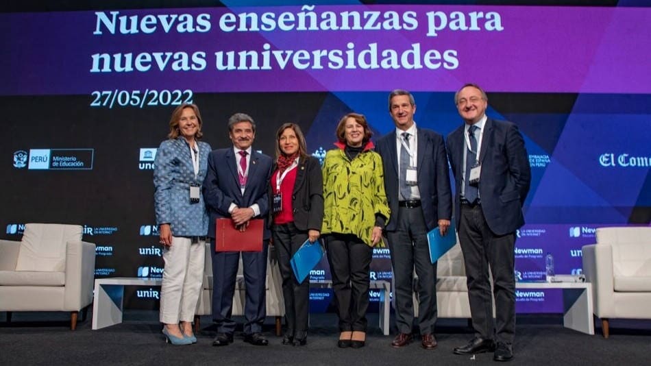 De izquierda a derecha: Margarita Villegas, Hugo Rojas, Shirley Chilet, Rosalía Arteaga, Miguel Arrufat y Manuel Herrera.