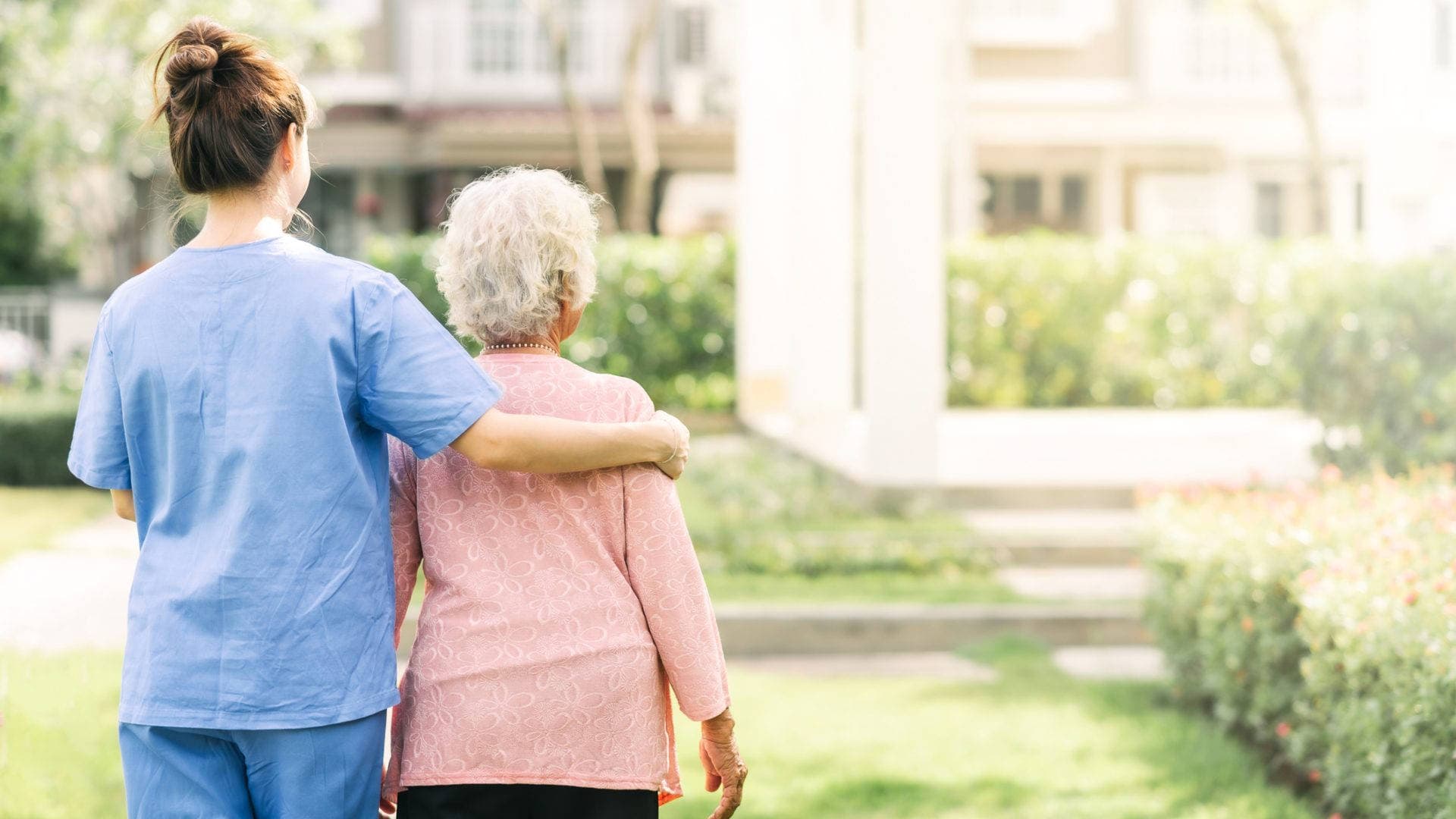 La psicogerontología apoya a las personas mayores en todas las dimensiones de su vida.