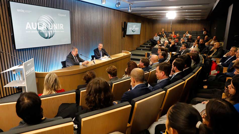 Jordi Hereu, presidente de Hispasat, y Carlos Prieto, director de CTD UNIR, durante AULA UNIR