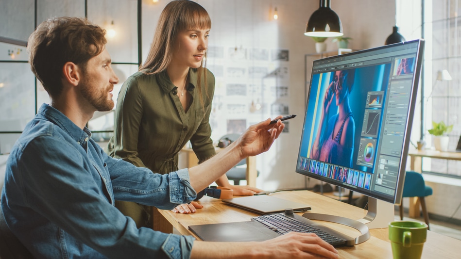 Especializarse en producción multimedia te diferencia en el mercado laboral. 