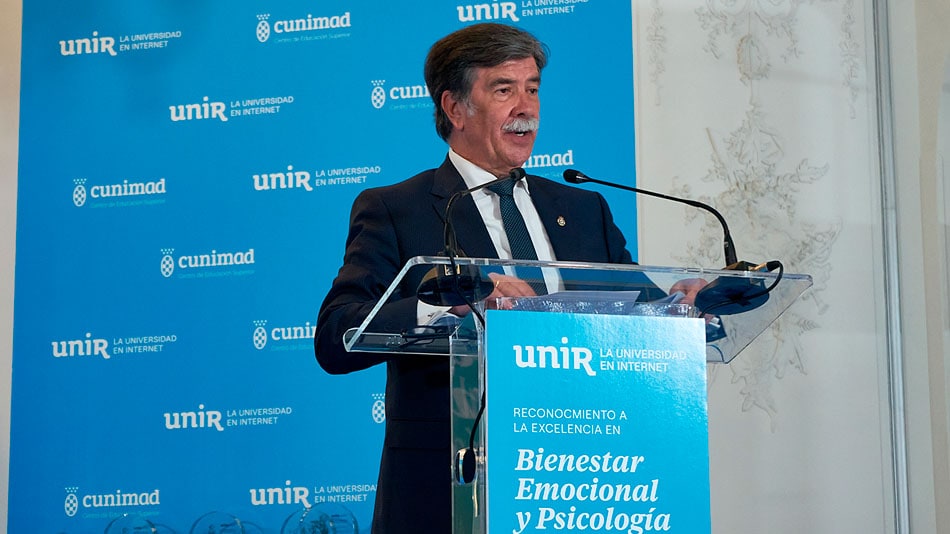 Javier Urra, ex Defensor del Menor de la Comunidad de Madrid y psicólogo forense, fue galardonado con un Reconocimiento.