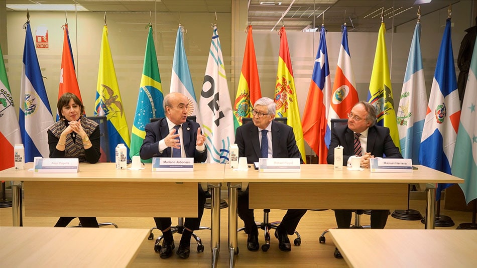 3)De izquierda a derecha: Ana Capilla, directora de Educación Superior y Ciencia de la OEI; Mariano Jabonero, secretario general de OEI; Rafael Puyol, presidente de UNIR; y Manuel Herrera, director académico de Relaciones Institucionales de UNIR