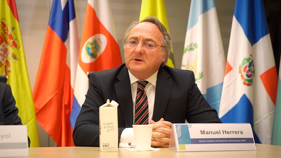 Manuel Herrera, director académico de Relaciones Internacionales.
