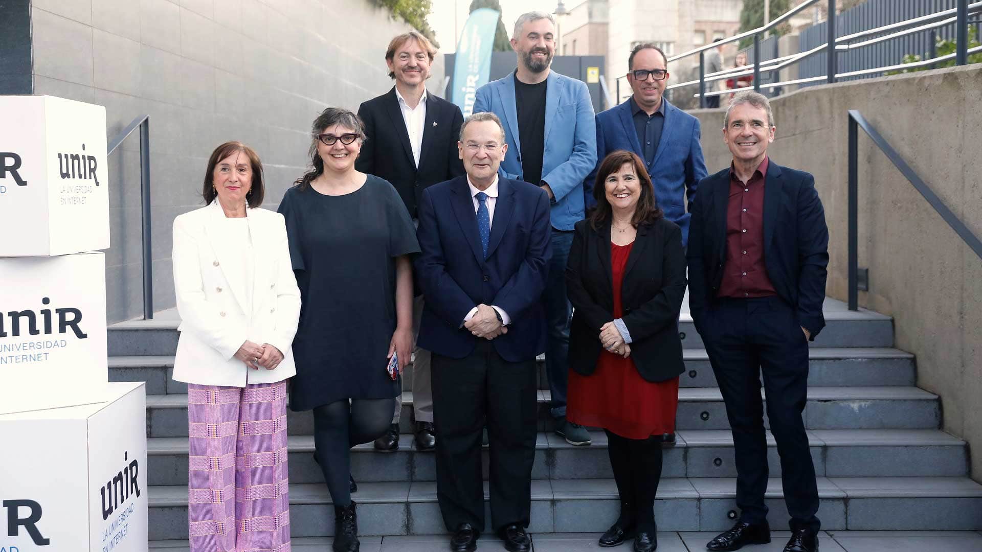 El rector y la vicerrectora de Acción Cultural posan con los premiados, en los Reconocimientos Culturales 2023.