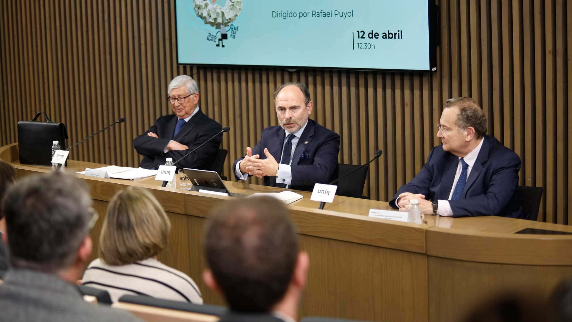 Ignacio Villaverde, rector de la Universidad de Oviedo, ha participado en el ciclo de seminarios ‘La dimensión social de la universidad'.