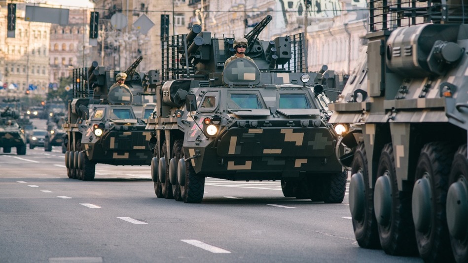 Columna mecanizada combinada de las Fuerzas Armadas de Ucrania que pasa por Khreschatyk.
