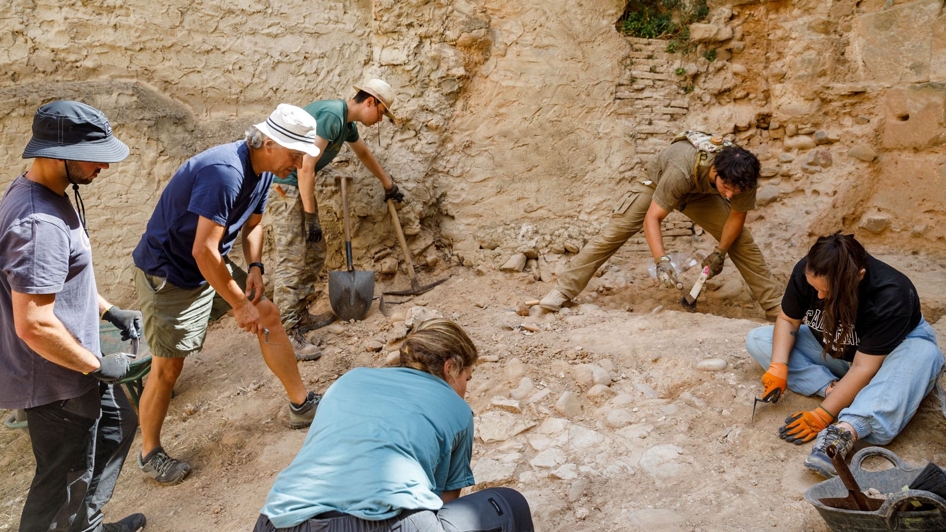 El Campo Experimental de Arqueología Calagurris-UNIR 2023 ha contado con 19 participantes y 4 voluntarios..