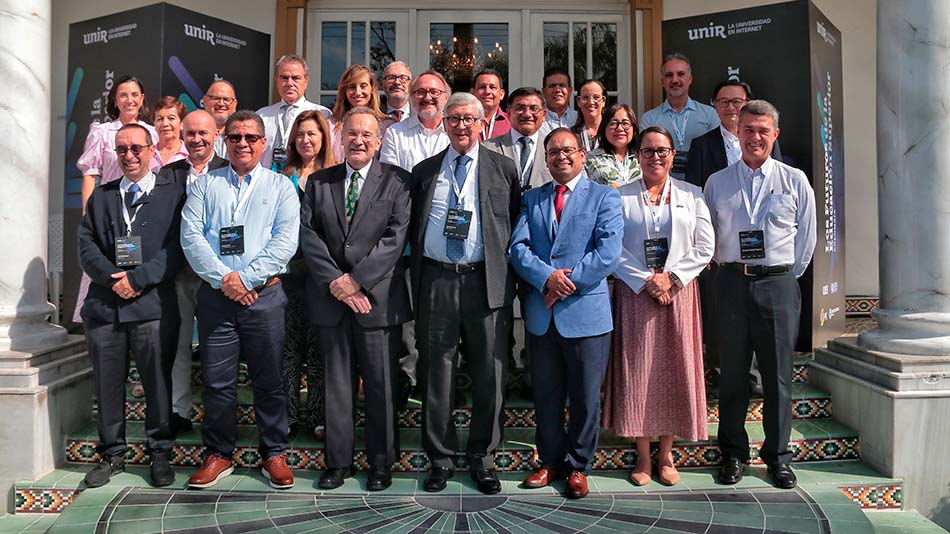 Foto de familia de los congresistas de la primera jornada 'Los Futuros de la Educación Superior' en Barranquilla.