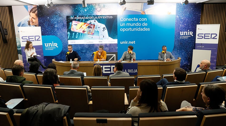 Mesa redonda ¿Qué hago para saber qué hace mi hijo en su habitación?