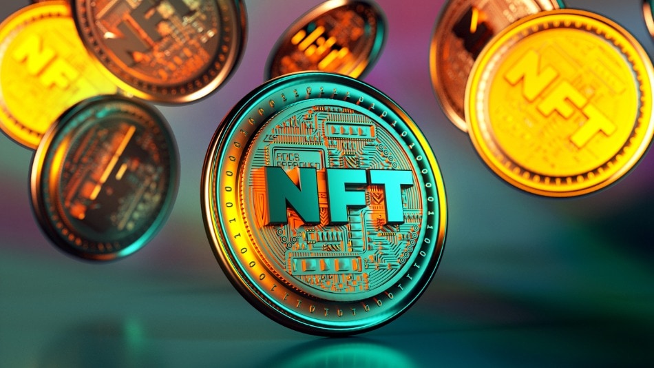 NFT monedas de oro de token no fungible cayendo