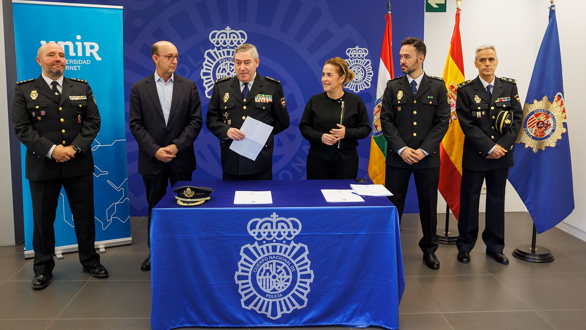 La Policía Nacional acredita los estudios de UNIR en Detective privado, Informática Forense y Ciberinvestigación.
