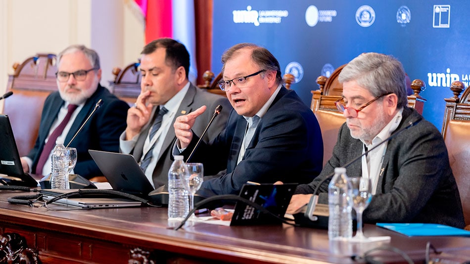 (de izquierda a derecha) Andrés Bernasconi, presidente de la Comisión Nacional de Acreditación de Chile (CNA); Cristhian Mellado, rector Universidad Católica de la Santísima Concepción y presidente de G9; Osvaldo Corrales, rector de la Universidad de Valparaíso; y Eduardo Silva, rector de la Universidad Alberto Hurtado.