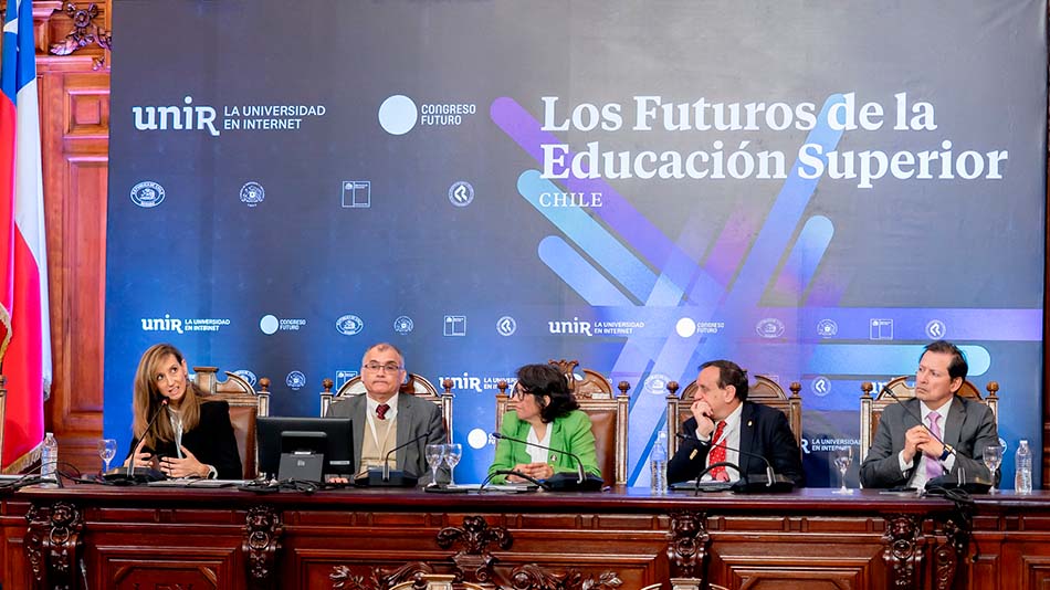 Mesa redonda ‘La educación online: un instrumento para corregir desigualdades’.