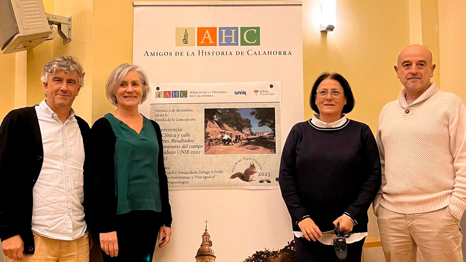 Ponentes de la Conferencia y el responsable de Amigos de la Historia de Calahorra.