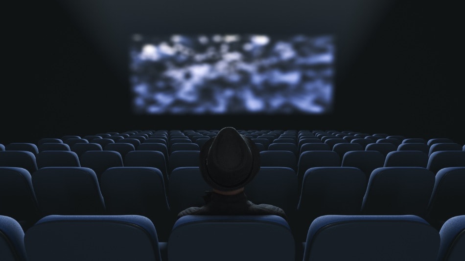 Espectador solitario en el cine