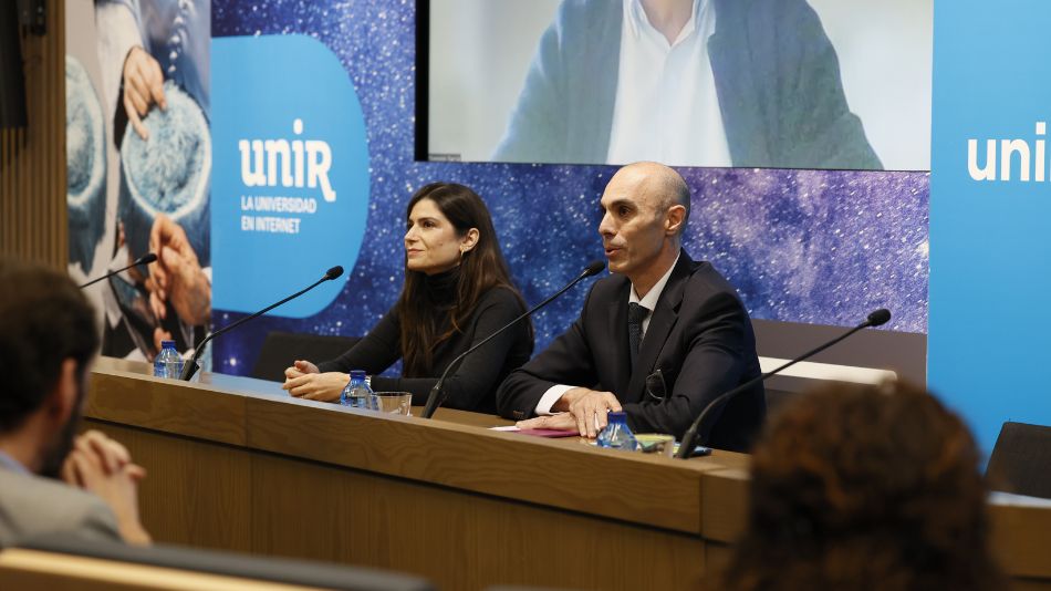 María Blanco y José Antonio Clemente durante la presentación del informe.