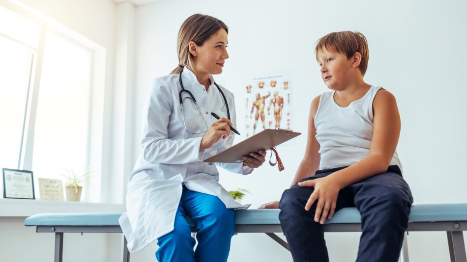 Nutricionista en consulta con un paciente