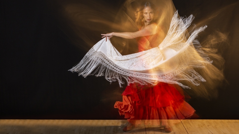 Mujer bailando flamenco