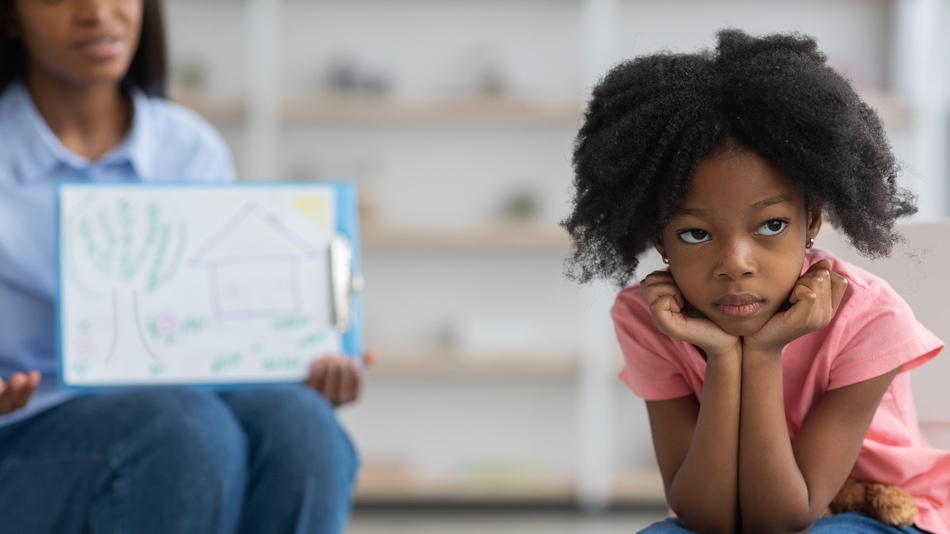 Niña en sesión de psicoterapia