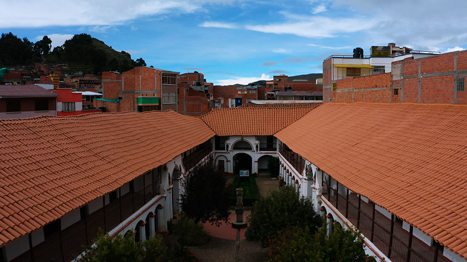 Además de la techumbre (imagen), se restauraron habitaciones y baños del albergue.