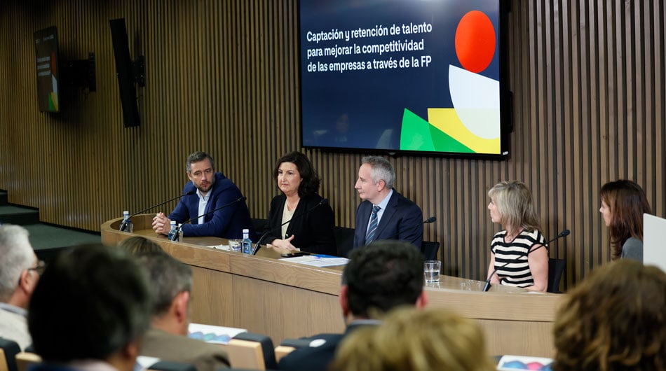 Participantes de la mesa redonda: La empresa riojana y el mercado laboral.