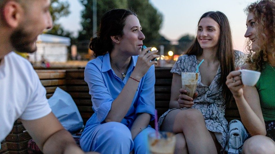 Las chicas han disparado su consumo de cigarrillos electrónicos frente a los chicos.