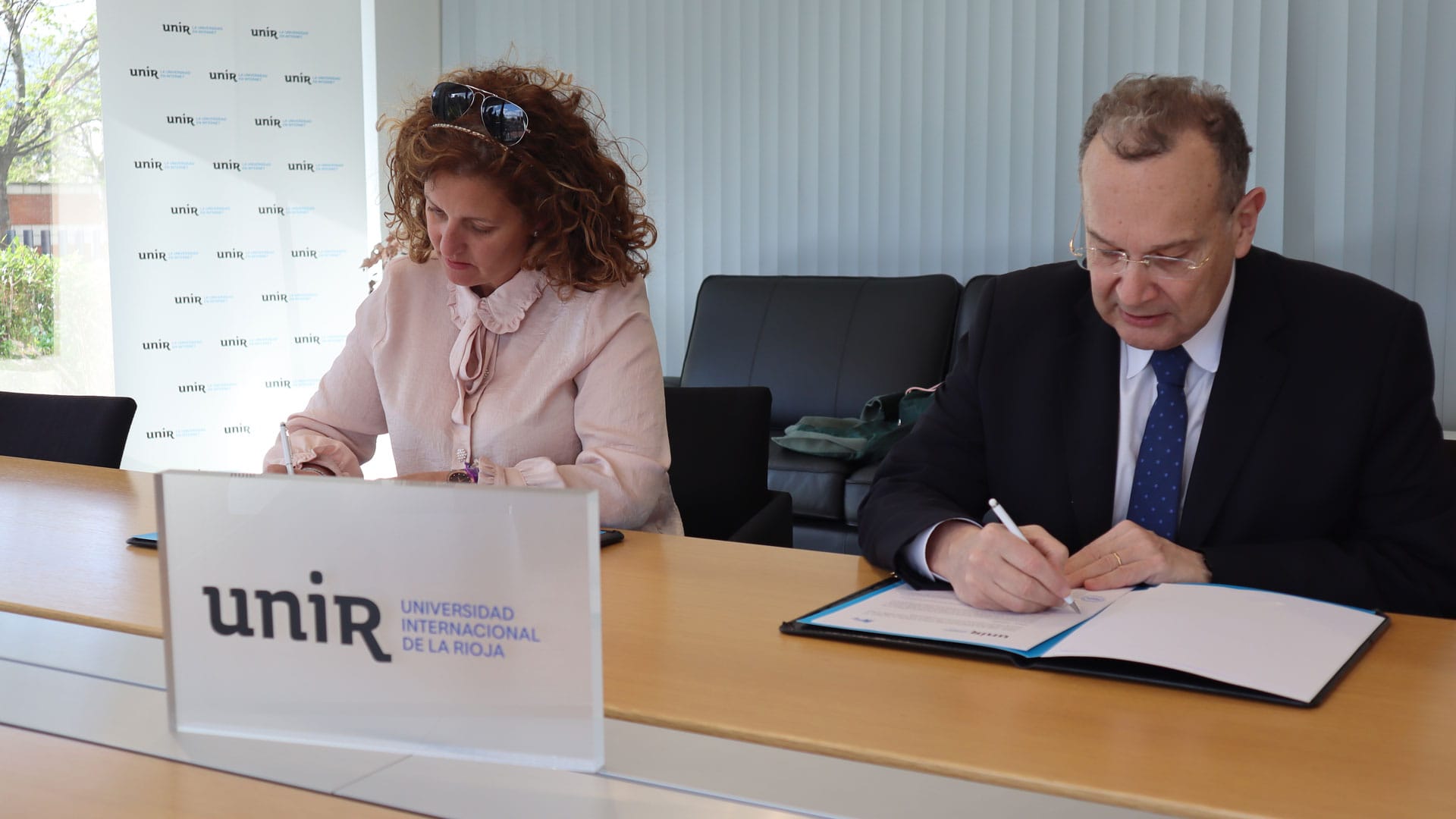 Firma convenio UNIR y Colegio de Enfermería de La Rioja.