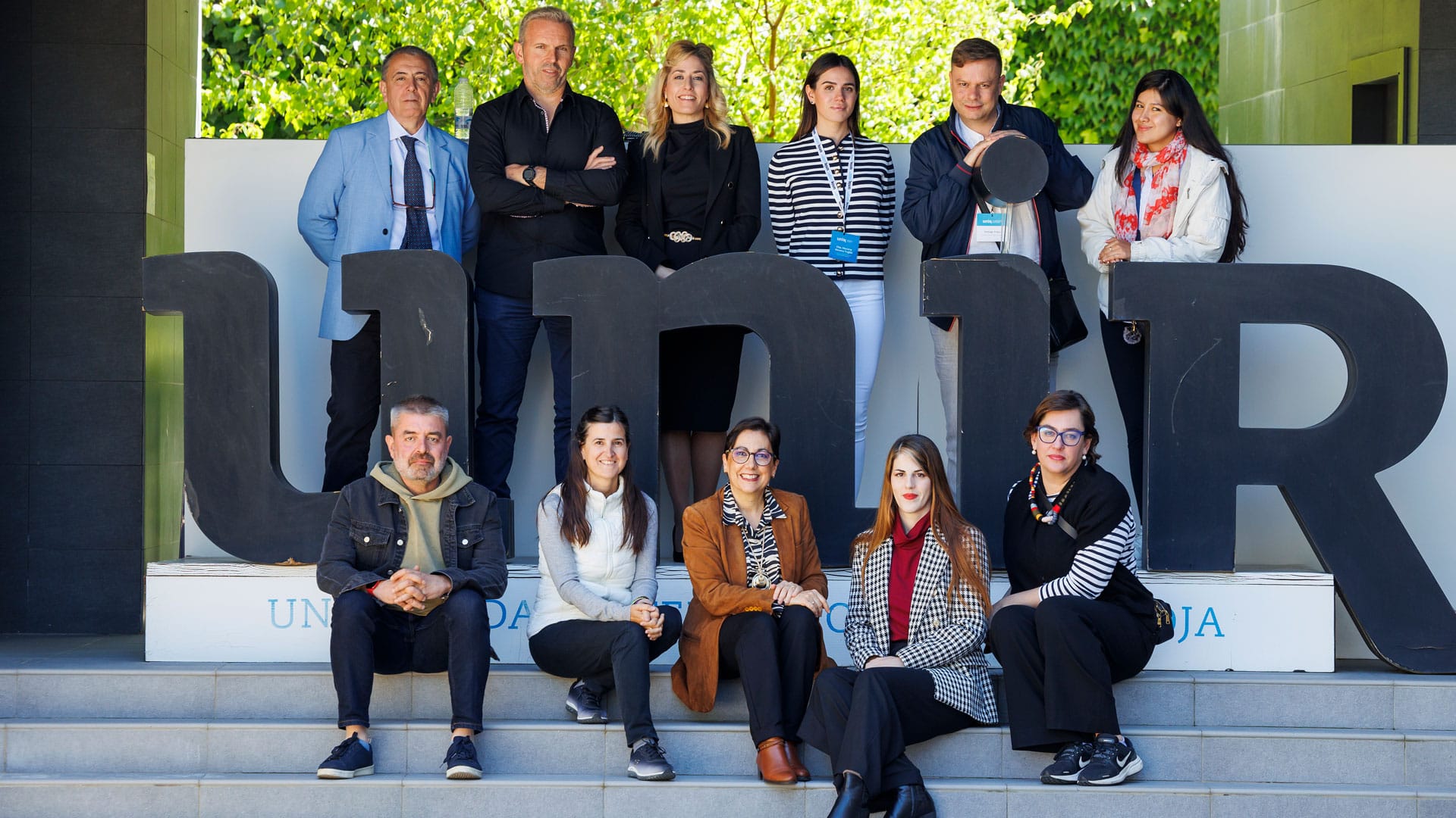 Representantes de Estudiantes y diferentes responsables académicos posan en Logroño.