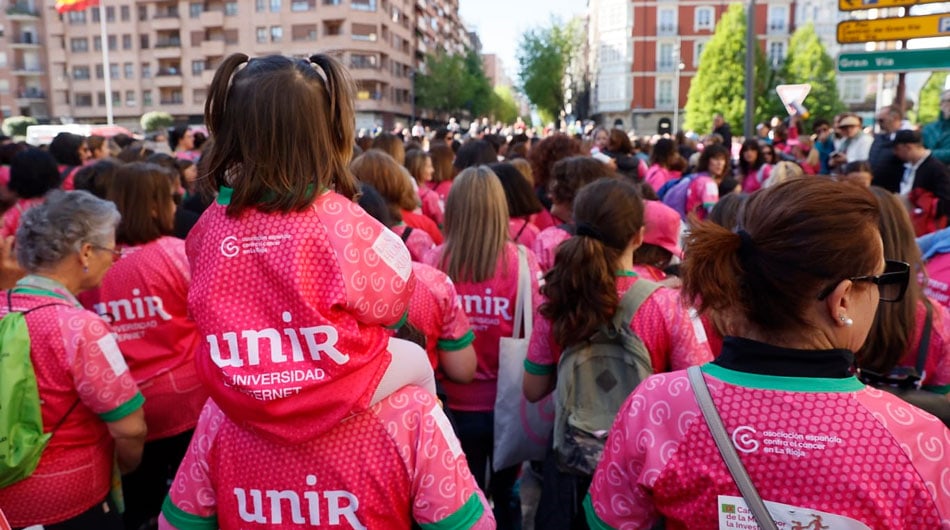 11.000 mujeres tiñeron Logroño de rosa.