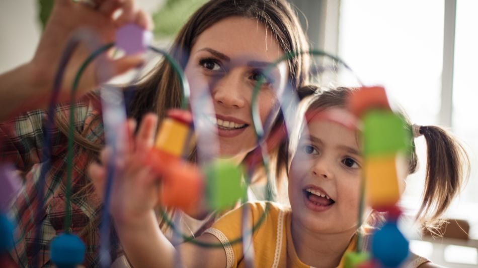 La familia es el entorno natural de desarrollo y aprendizaje del niño.