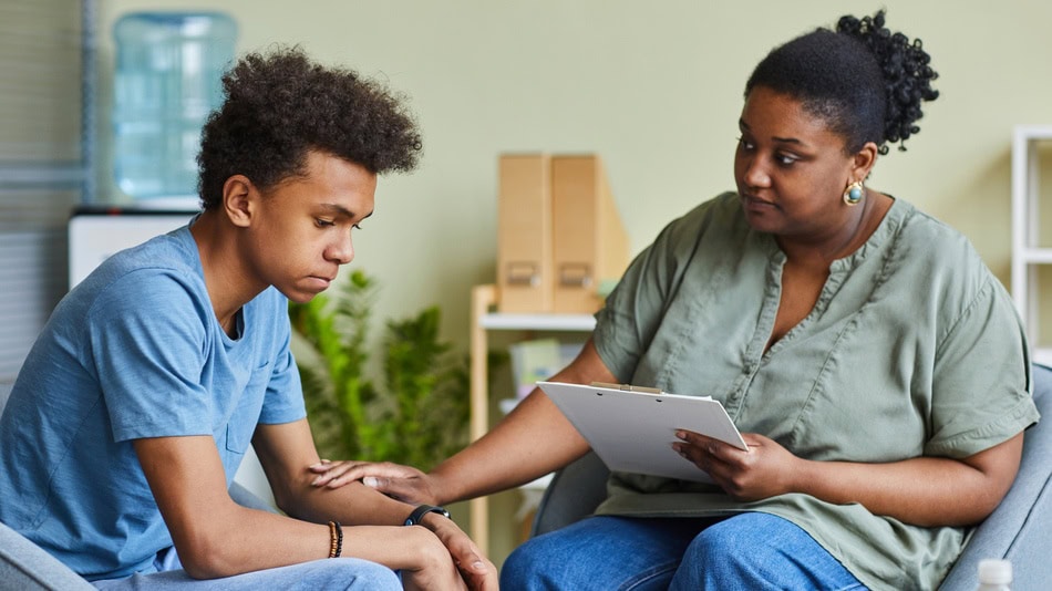 Trabajo social y salud mental aborda la salud de la persona de manera global