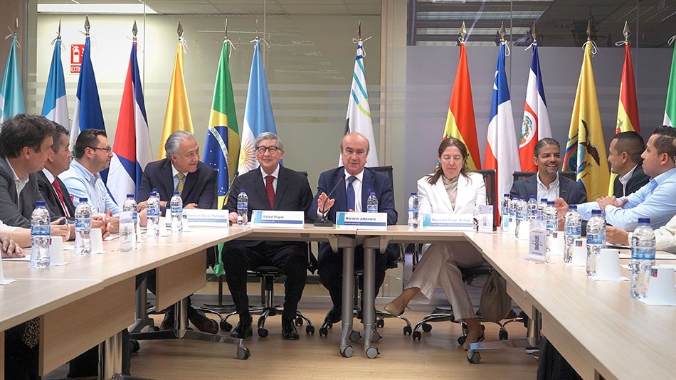 Los oradores principales del Encuentro, durante la jornada inaugural en la OEI.