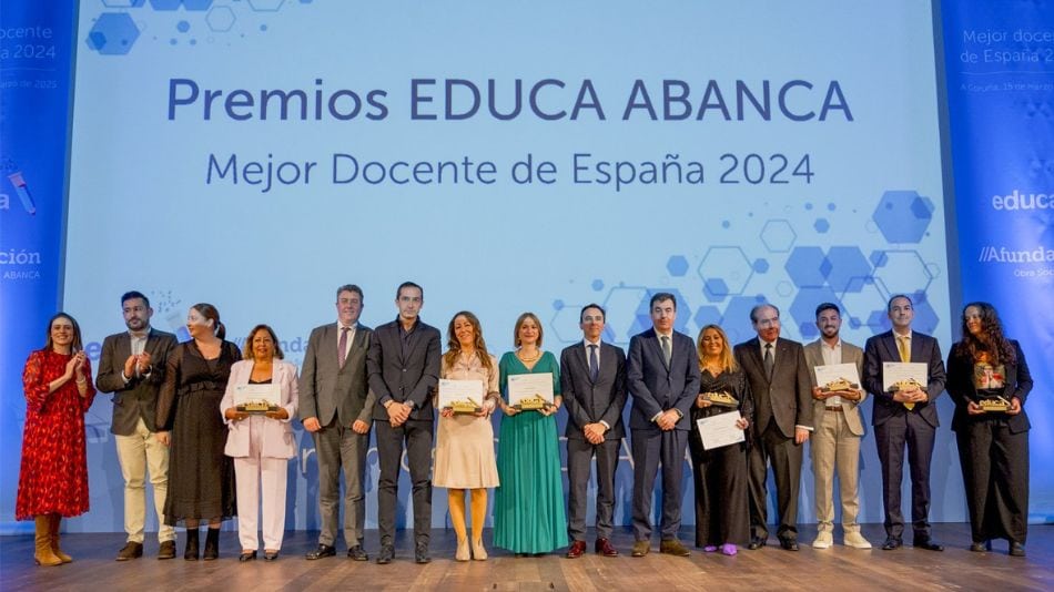 Foto de familia en los Premios EDUCA ABANCA 2024.