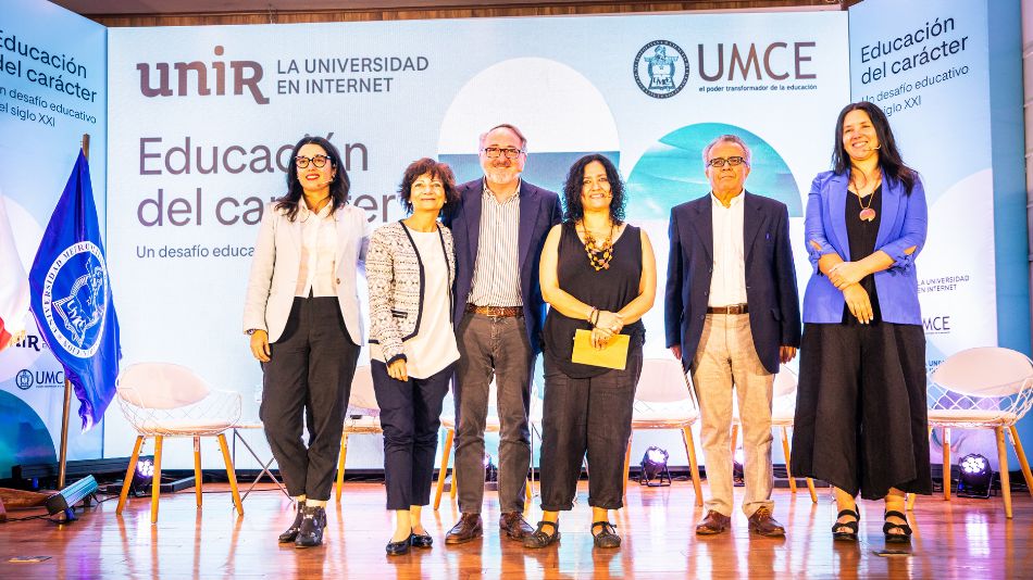 Participantes de la mesa: ’Fortalecimiento del carácter como fuente de bienestar de niños, niñas y adolescentes. Experiencias, técnicas y herramientas’.