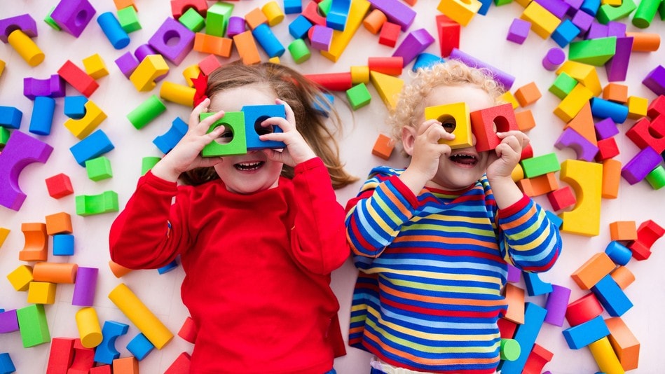 La Educación Infantil consta de dos niveles o dos ciclos de tres cursos cada uno