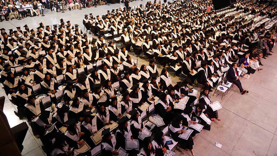 Estudiantes de UNIR el día de su graduación.
