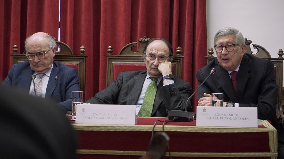 De izquierda a derecha: Benigno Pendás, Emilio Lamo Espinosa y Rafael Puyol.