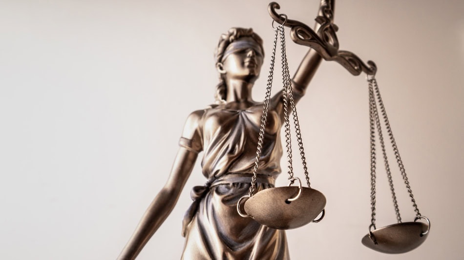 Para solicitar un abogado de oficio es preciso hacerlo cuando se desee emprender una acción judicial o se haya sido demandado