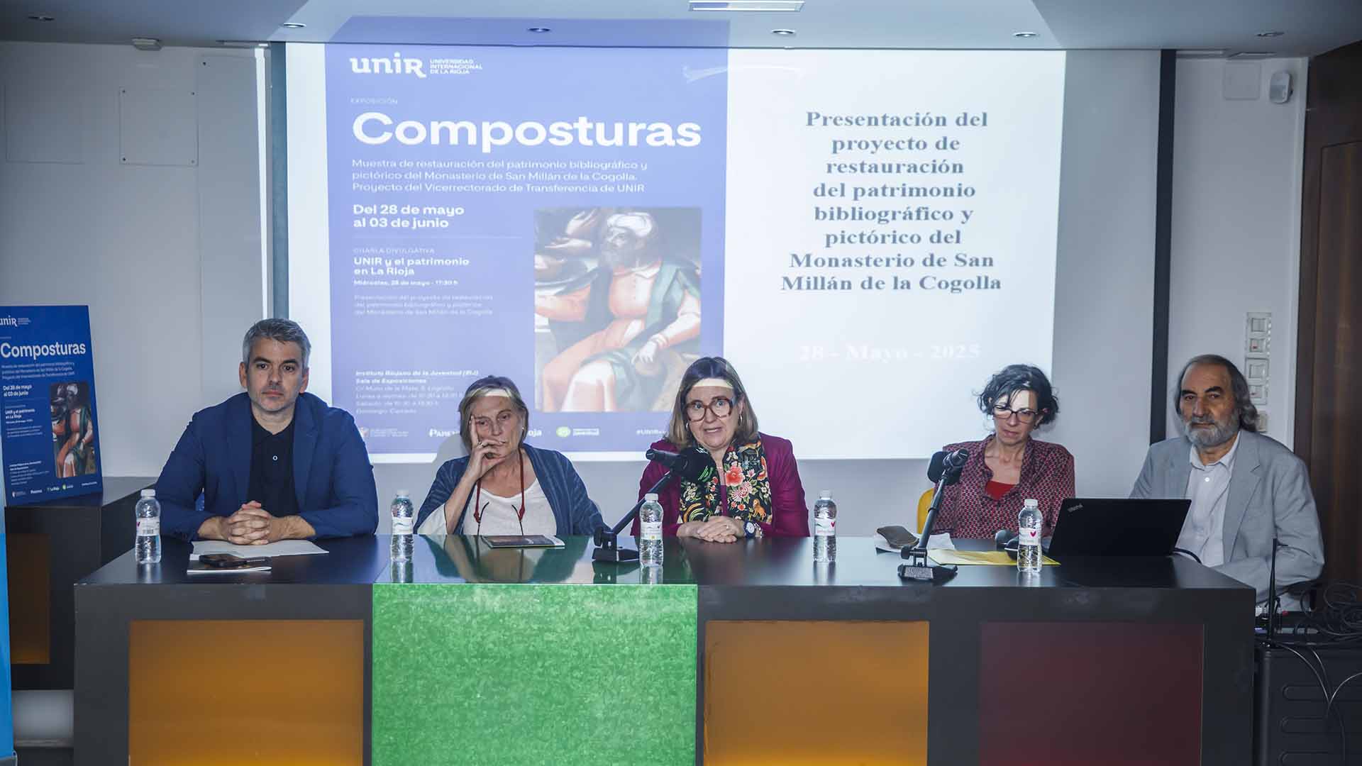 El equipo encargado de la restauración durante la charla divulgativa.