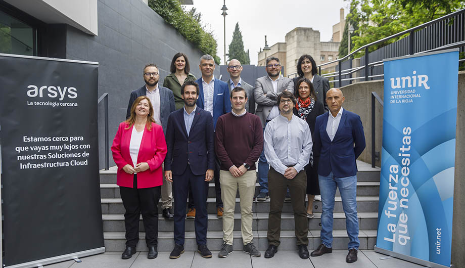 Foto de familia de organizadores y ponentes de la jornada.