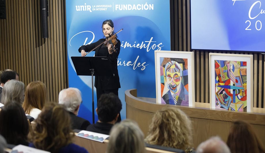 La violinista de Rioja Filarmonía durante la actuación.