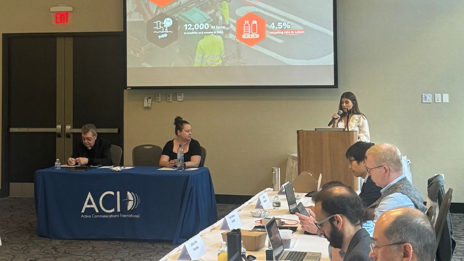 Irene Teruel durante una ponencia en 'The North American Biopolymer Summit 2024' en Ohio.