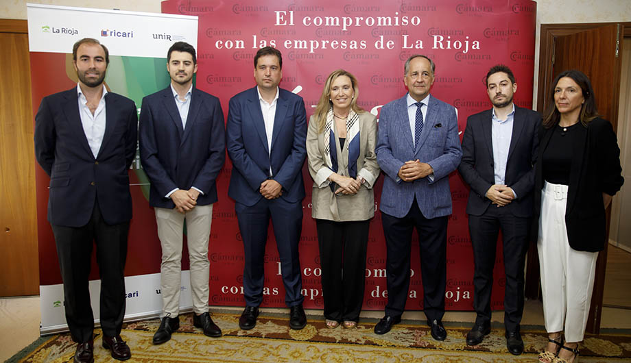Organizadores y ponentes de la tercera Jornada de Foro Rioja.