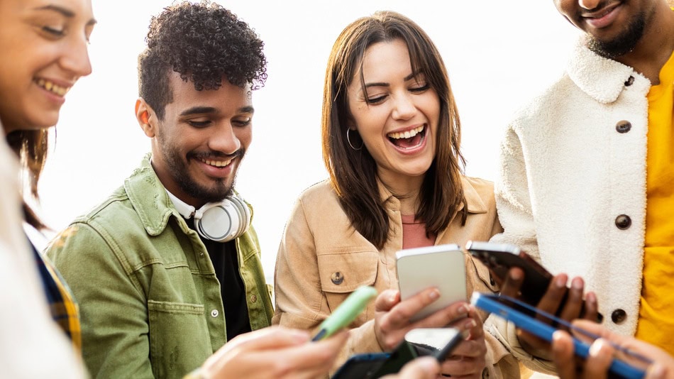 Crear contenido para redes sociales con IA es una de las muchas aplicaciones que se pueden realizar de esta innovación tecnológica